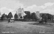 Kościół św. Antoniego (na pierwszym planie) 